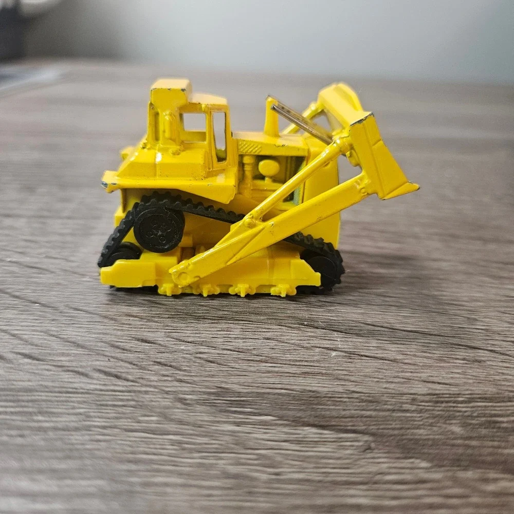 Hot Wheels 1979 Cat Bulldozer Yellow Diecast Construction Vehicle